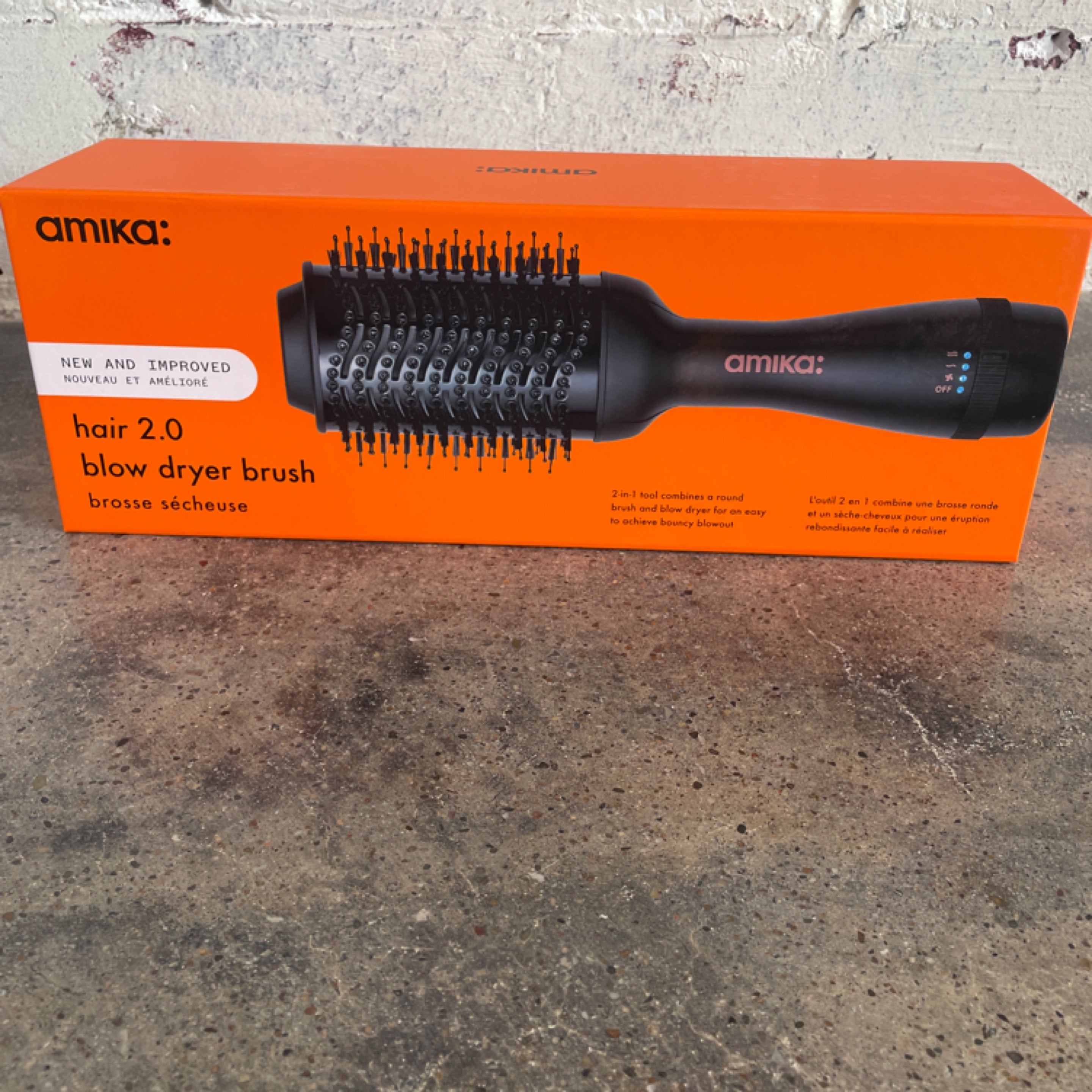 Amika Blow Dryer Brush 2.0 | Deeply Rooted Beauty +Boutique display picture 1